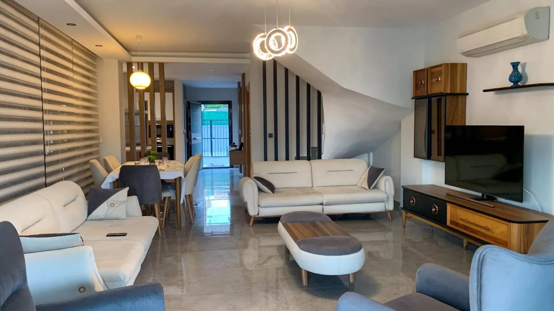 Oezel Havuzlu Muestakil Lueks Villa Kusadasi