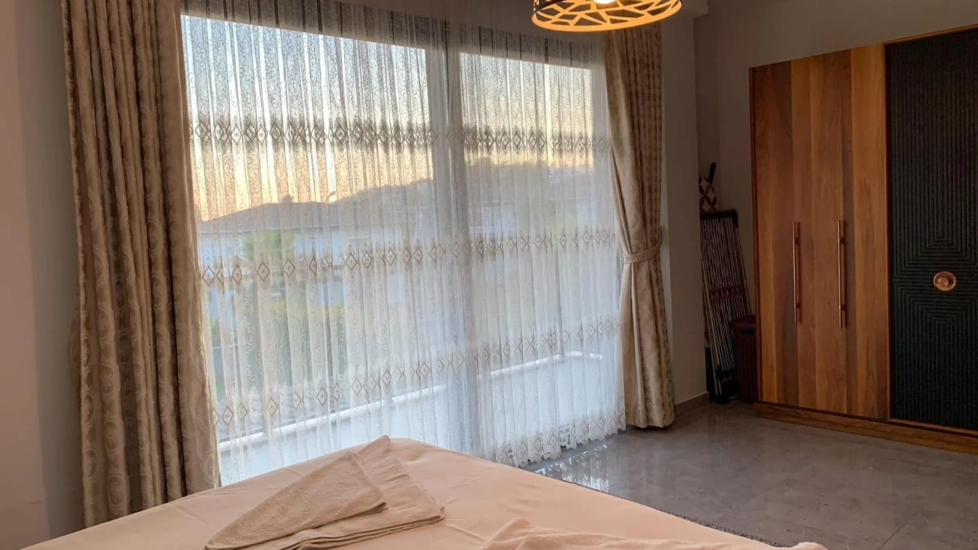 Oezel Havuzlu Muestakil Lueks Villa Kusadasi