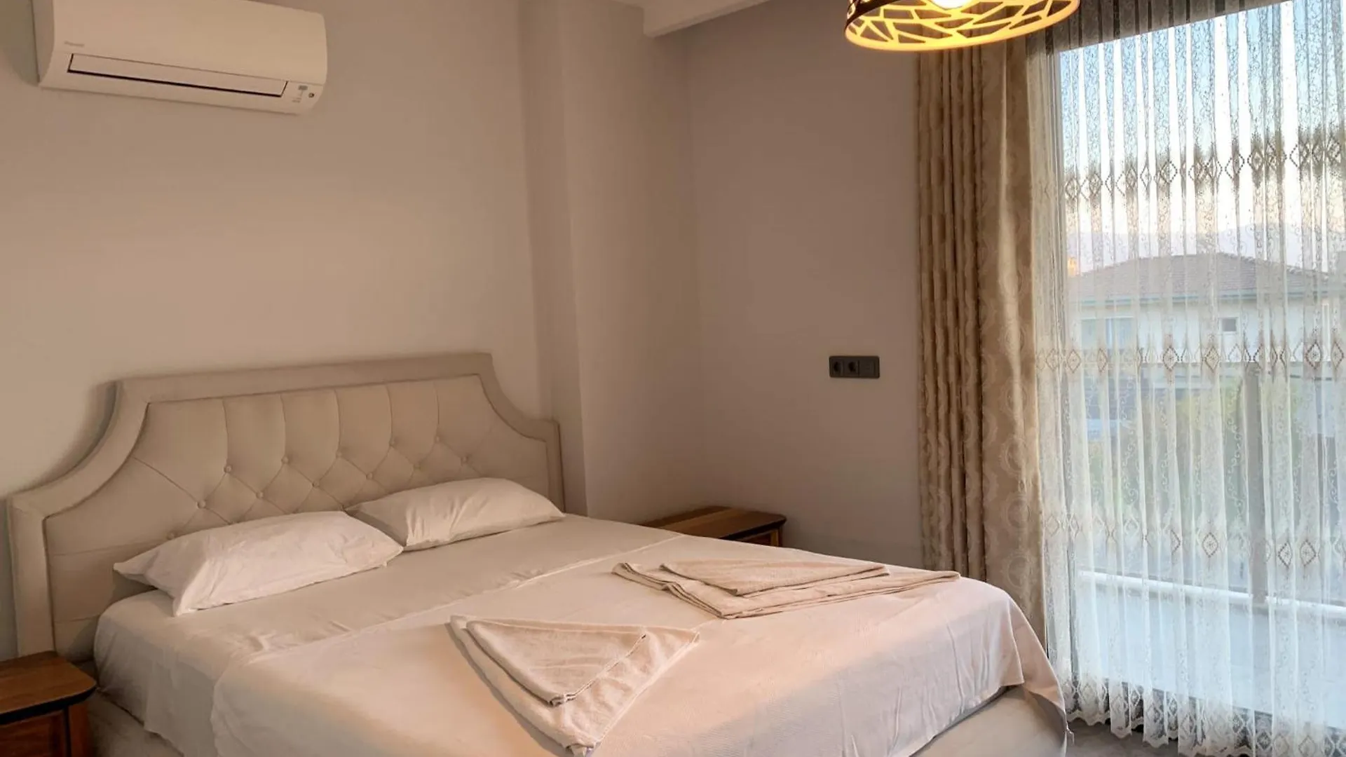 Oezel Havuzlu Muestakil Lueks Villa Kusadasi