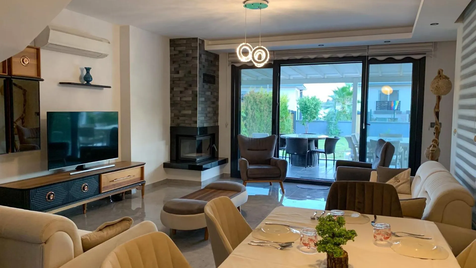 Oezel Havuzlu Muestakil Lueks Villa Kusadasi
