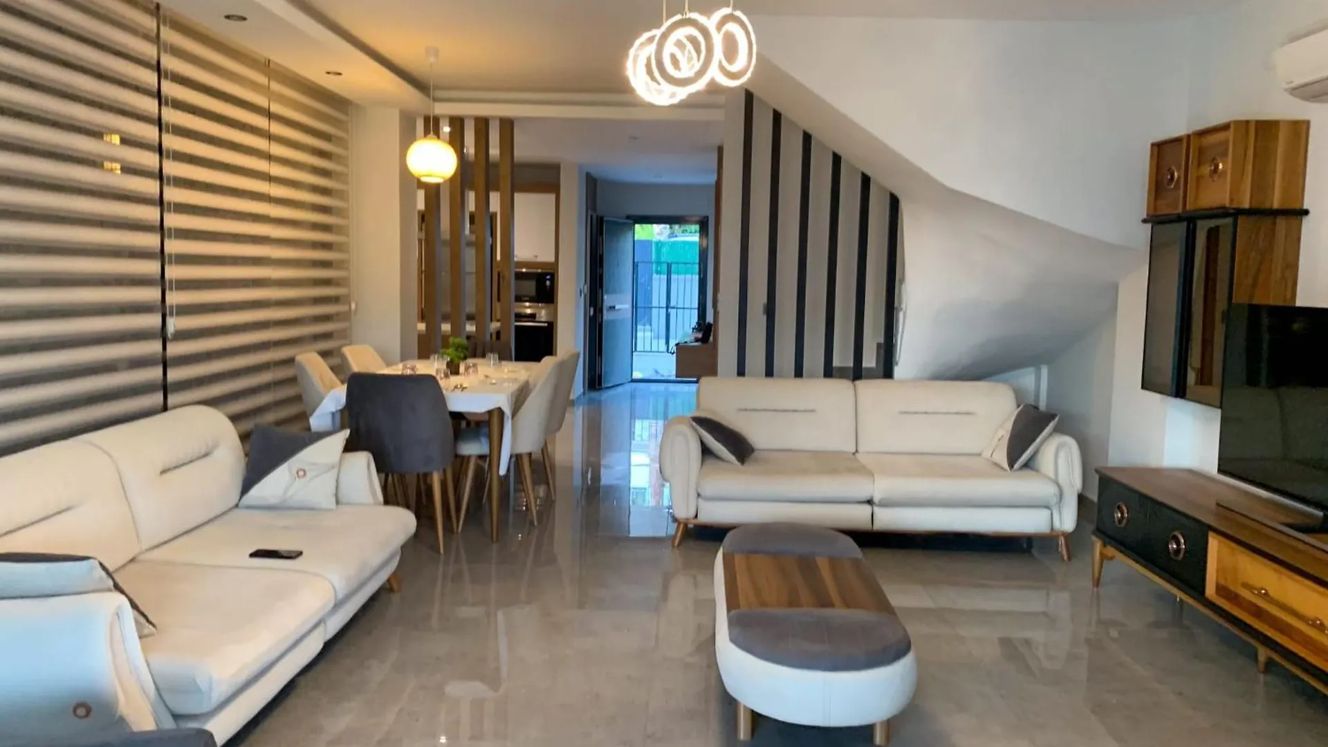 Oezel Havuzlu Muestakil Lueks Villa Kusadasi Turkey